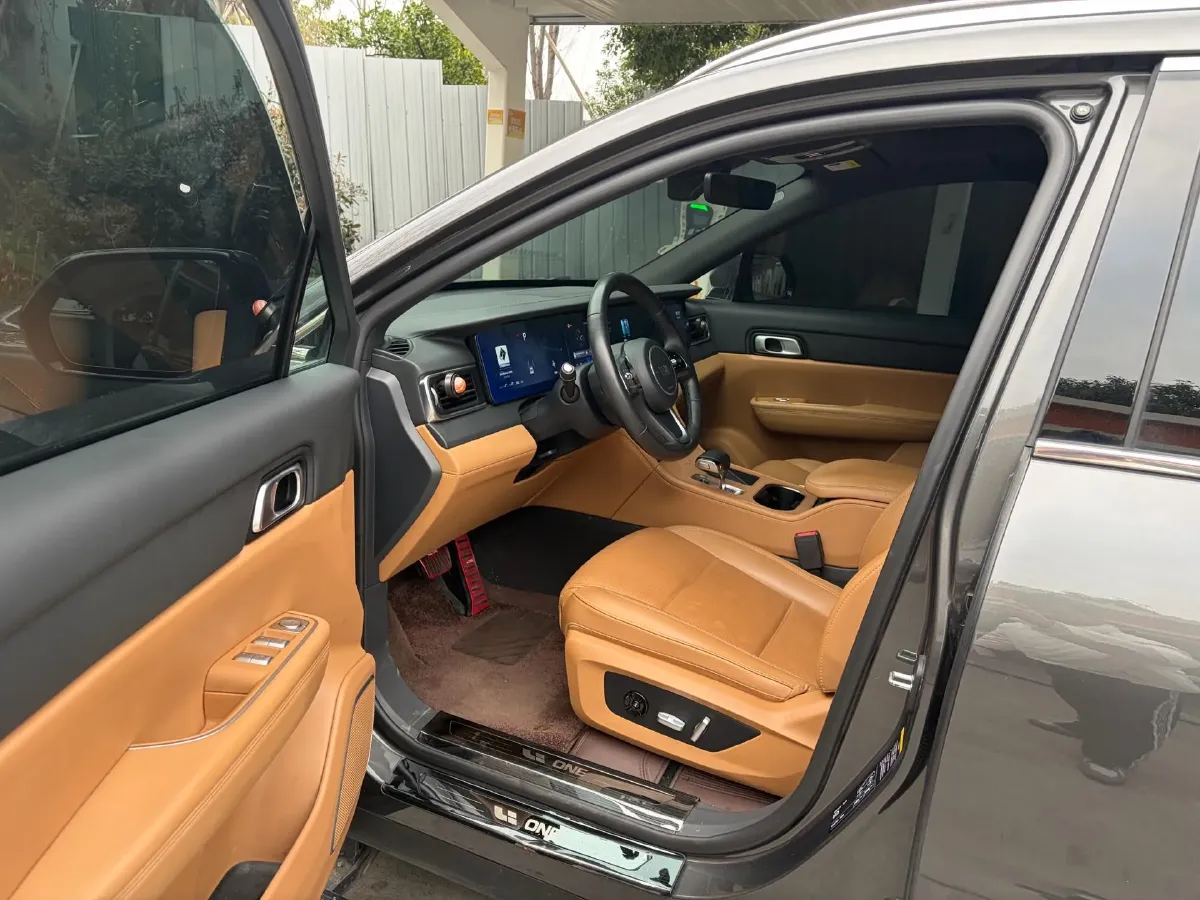 2021 Li ONE Range Extended 131HP REEV 40.5KWH,autocango,china used car exporter,china ev exporter,chinese used car exporter,chinese used ev exporter