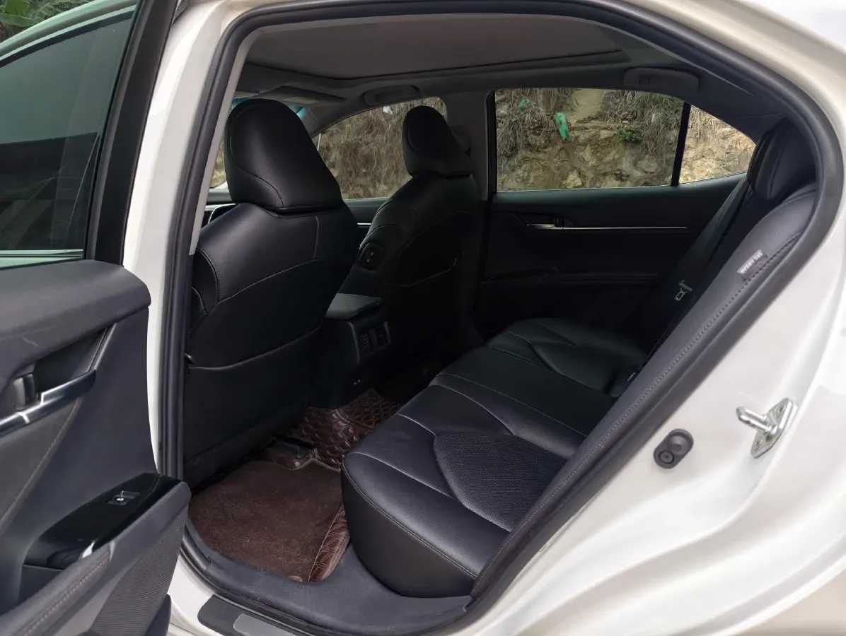 2021 Toyota Camry 2.5L 209HP L4 8AT,autocango,china used car exporter,china ev exporter,chinese used car exporter,chinese used ev exporter