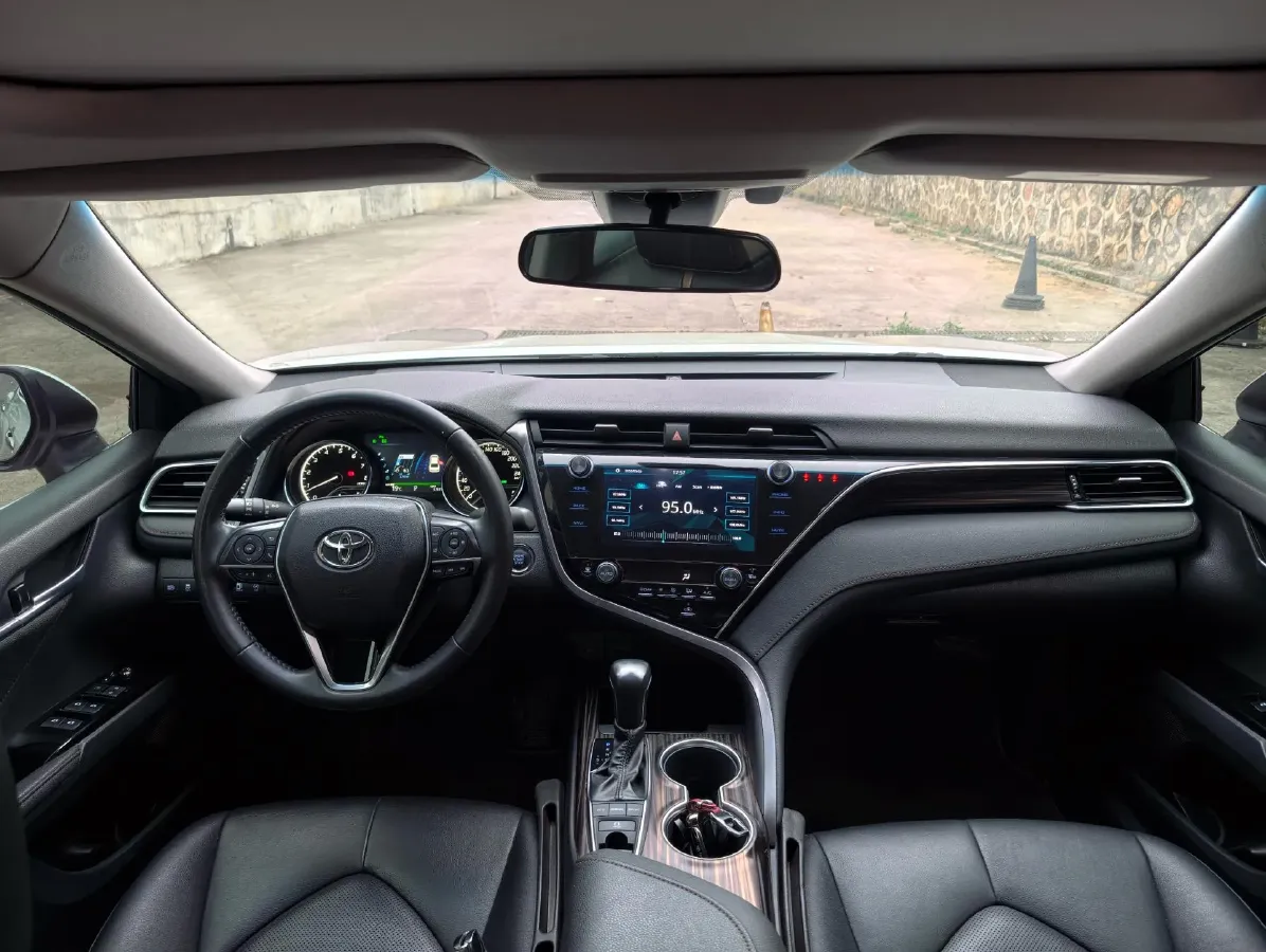 2021 Toyota Camry 2.5L 209HP L4 8AT,autocango,china used car exporter,china ev exporter,chinese used car exporter,chinese used ev exporter