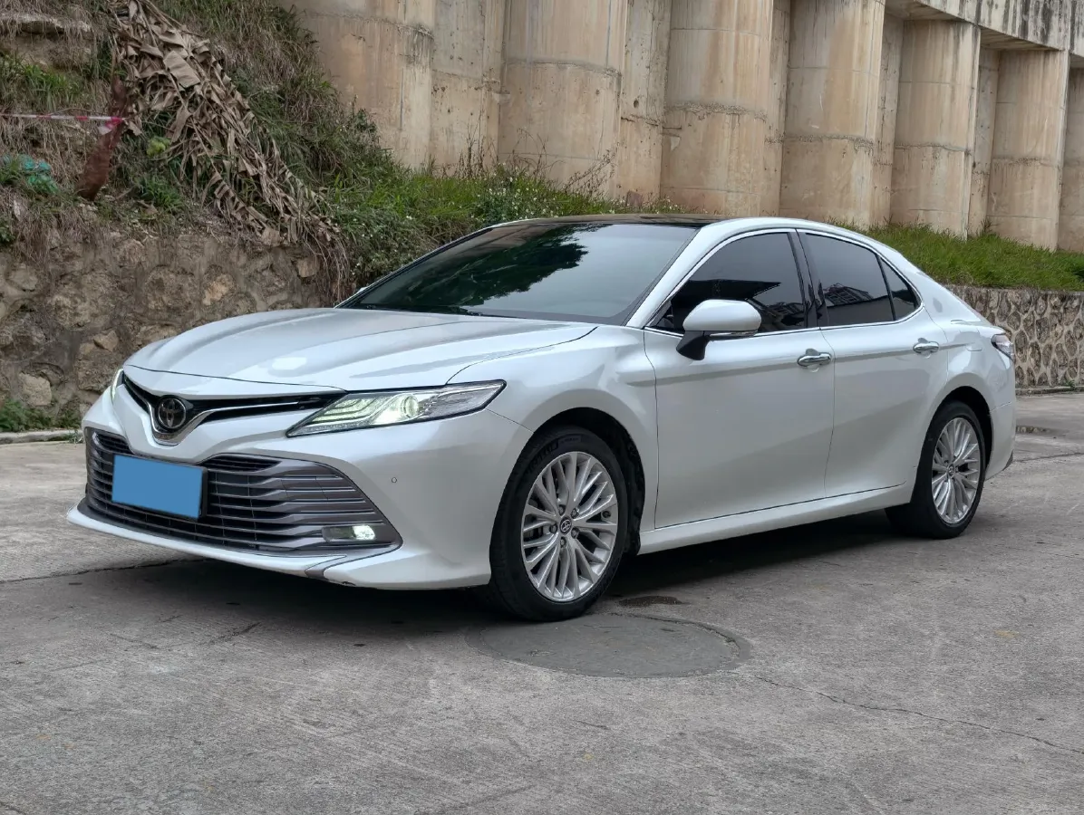 2021 Toyota Camry 2.5L 209HP L4 8AT,autocango,china used car exporter,china ev exporter,chinese used car exporter,chinese used ev exporter