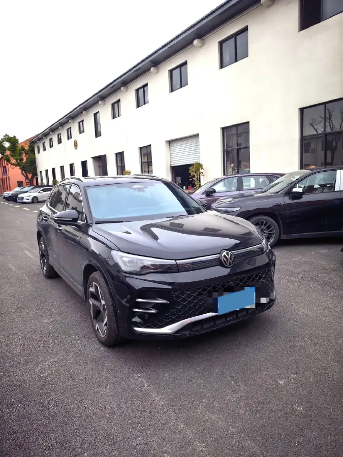 2026 Volkswagen Tiguan L 2.0T 220HP L4 7DCT,autocango,china used car exporter,china ev exporter,chinese used car exporter,chinese used ev exporter