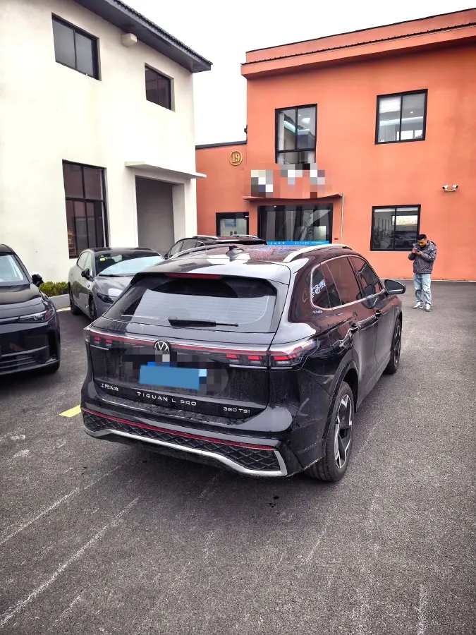 2026 Volkswagen Tiguan L 2.0T 220HP L4 7DCT,autocango,china used car exporter,china ev exporter,chinese used car exporter,chinese used ev exporter