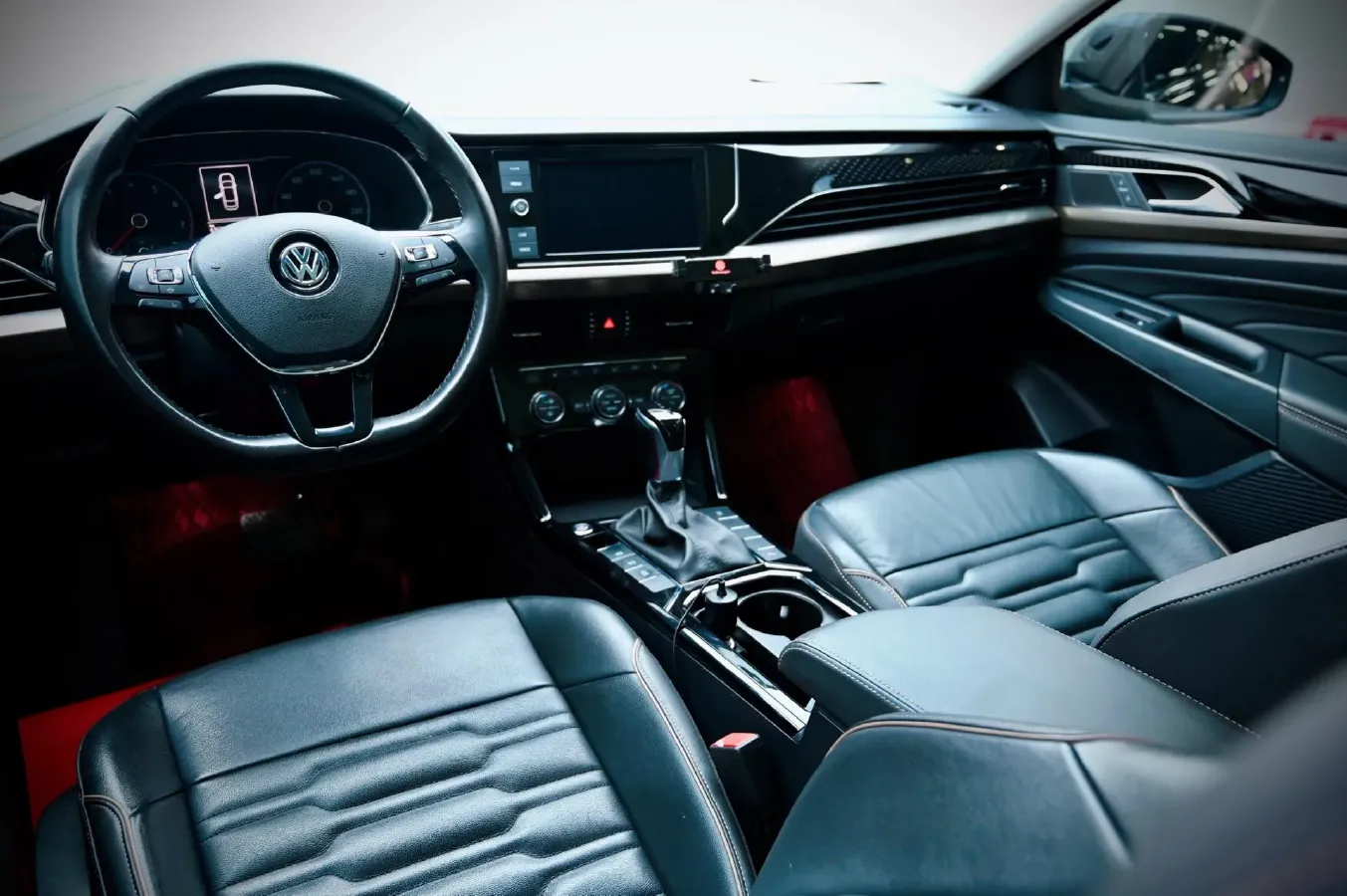 2019 Skoda Kodiak 2.0T 186HP L4 7DCT,autocango,china used car exporter,china ev exporter,chinese used car exporter,chinese used ev exporter