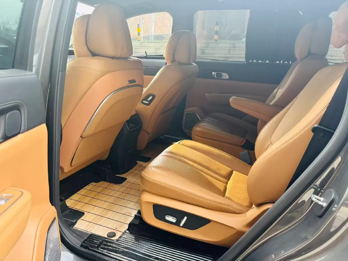 2020 Li ONE Range Extended 131HP REEV 40.5KWH,autocango,china used car exporter,china ev exporter,chinese used car exporter,chinese used ev exporter