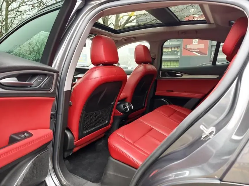 2019 Alfa Romeo Stelvio 2.0T 280HP L4 8AT,autocango,china used car exporter,china ev exporter,chinese used car exporter,chinese used ev exporter