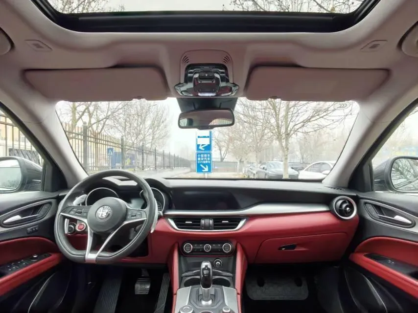 2019 Alfa Romeo Stelvio 2.0T 280HP L4 8AT,autocango,china used car exporter,china ev exporter,chinese used car exporter,chinese used ev exporter