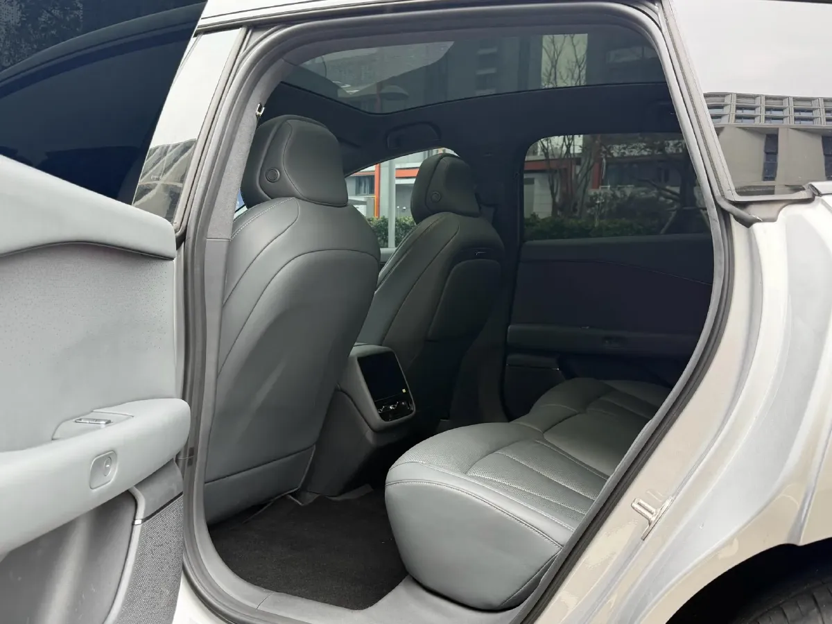 2024 Xpeng P7+ BEV 60.7KWH,autocango,china used car exporter,china ev exporter,chinese used car exporter,chinese used ev exporter