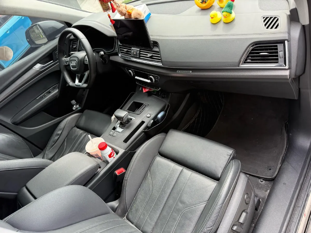 2022 Audi Q5L 2.0T 190HP L4 7DCT,autocango,china used car exporter,china ev exporter,chinese used car exporter,chinese used ev exporter