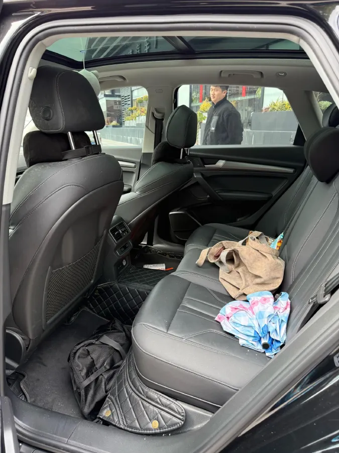 2022 Audi Q5L 2.0T 190HP L4 7DCT,autocango,china used car exporter,china ev exporter,chinese used car exporter,chinese used ev exporter