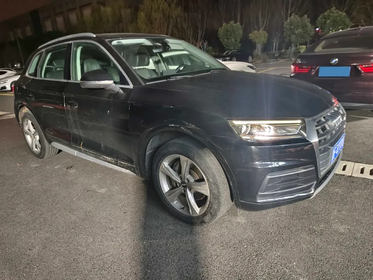 2020 Audi Q5L 2.0T 190HP L4 7DCT,autocango,china used car exporter,china ev exporter,chinese used car exporter,chinese used ev exporter