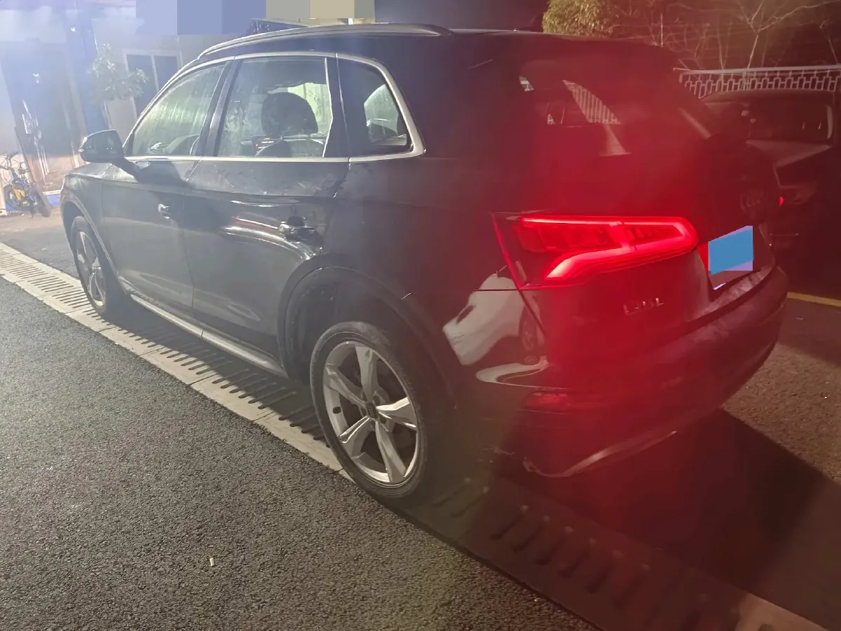 2020 Audi Q5L 2.0T 190HP L4 7DCT,autocango,china used car exporter,china ev exporter,chinese used car exporter,chinese used ev exporter
