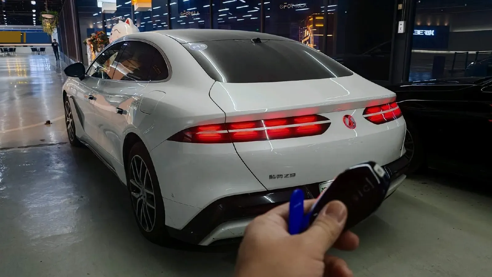 2024 Denza DenzaZ9 2.0T 207HP L4 E-CVT PHEV 38.5KWH,autocango,china used car exporter,china ev exporter,chinese used car exporter,chinese used ev exporter