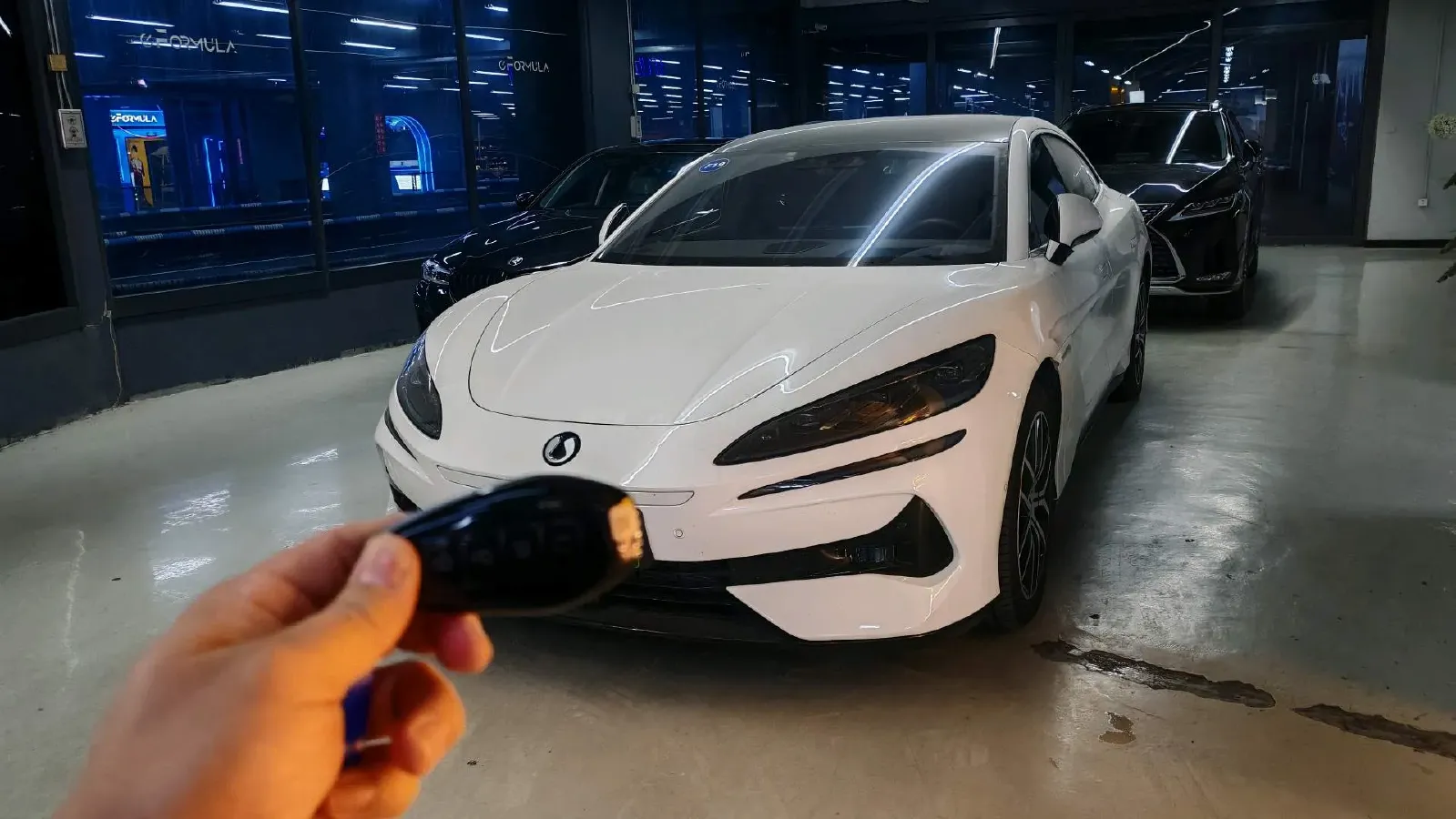 2024 Denza DenzaZ9 2.0T 207HP L4 E-CVT PHEV 38.5KWH,autocango,china used car exporter,china ev exporter,chinese used car exporter,chinese used ev exporter