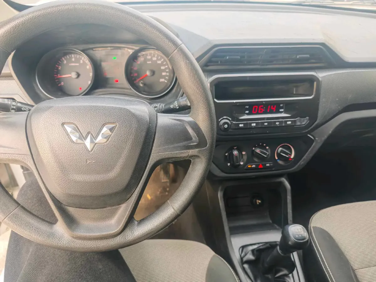 2019 WuLing HongGuang 1.5L 105HP L4 5MT,autocango,china used car exporter,china ev exporter,chinese used car exporter,chinese used ev exporter