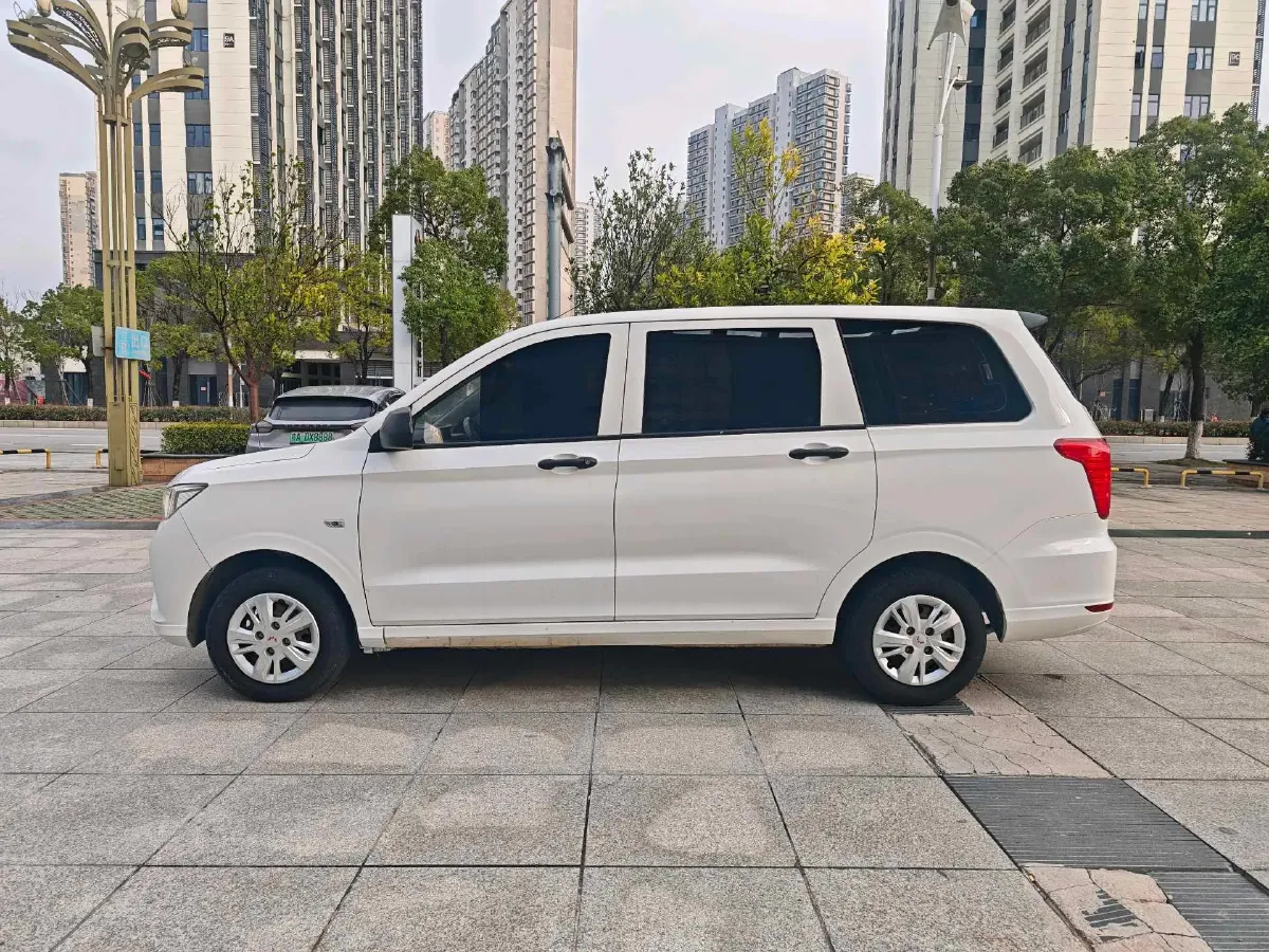 2019 WuLing HongGuang 1.5L 105HP L4 5MT,autocango,china used car exporter,china ev exporter,chinese used car exporter,chinese used ev exporter