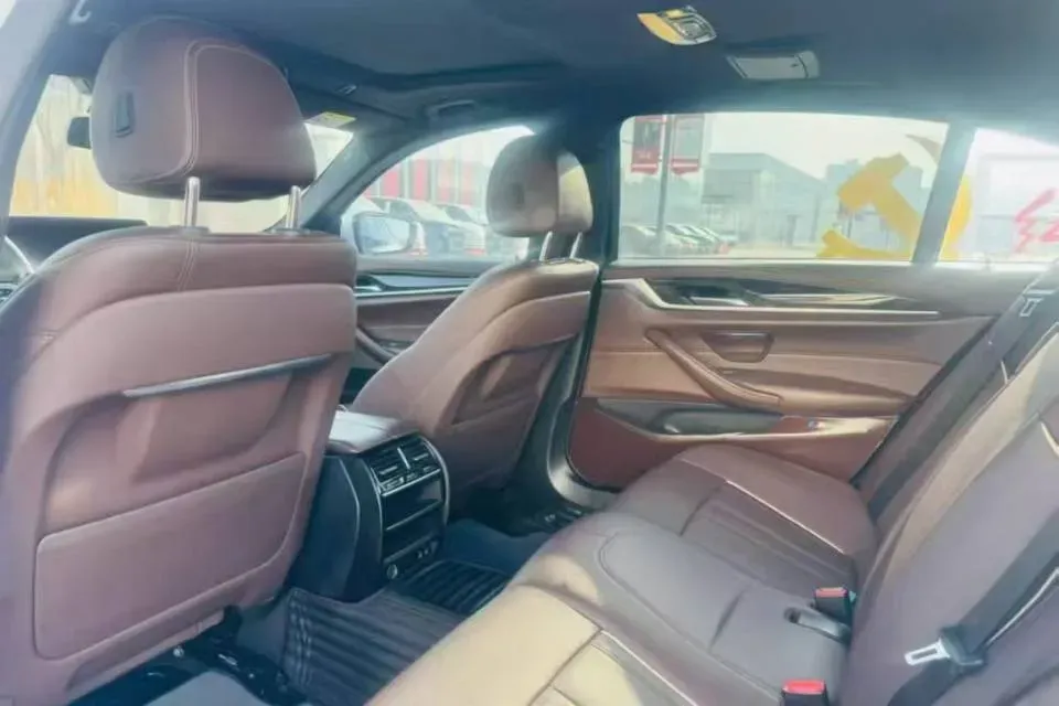 2022 BMW 5 Series 2.0T 184HP L4 8AT,autocango,china used car exporter,china ev exporter,chinese used car exporter,chinese used ev exporter