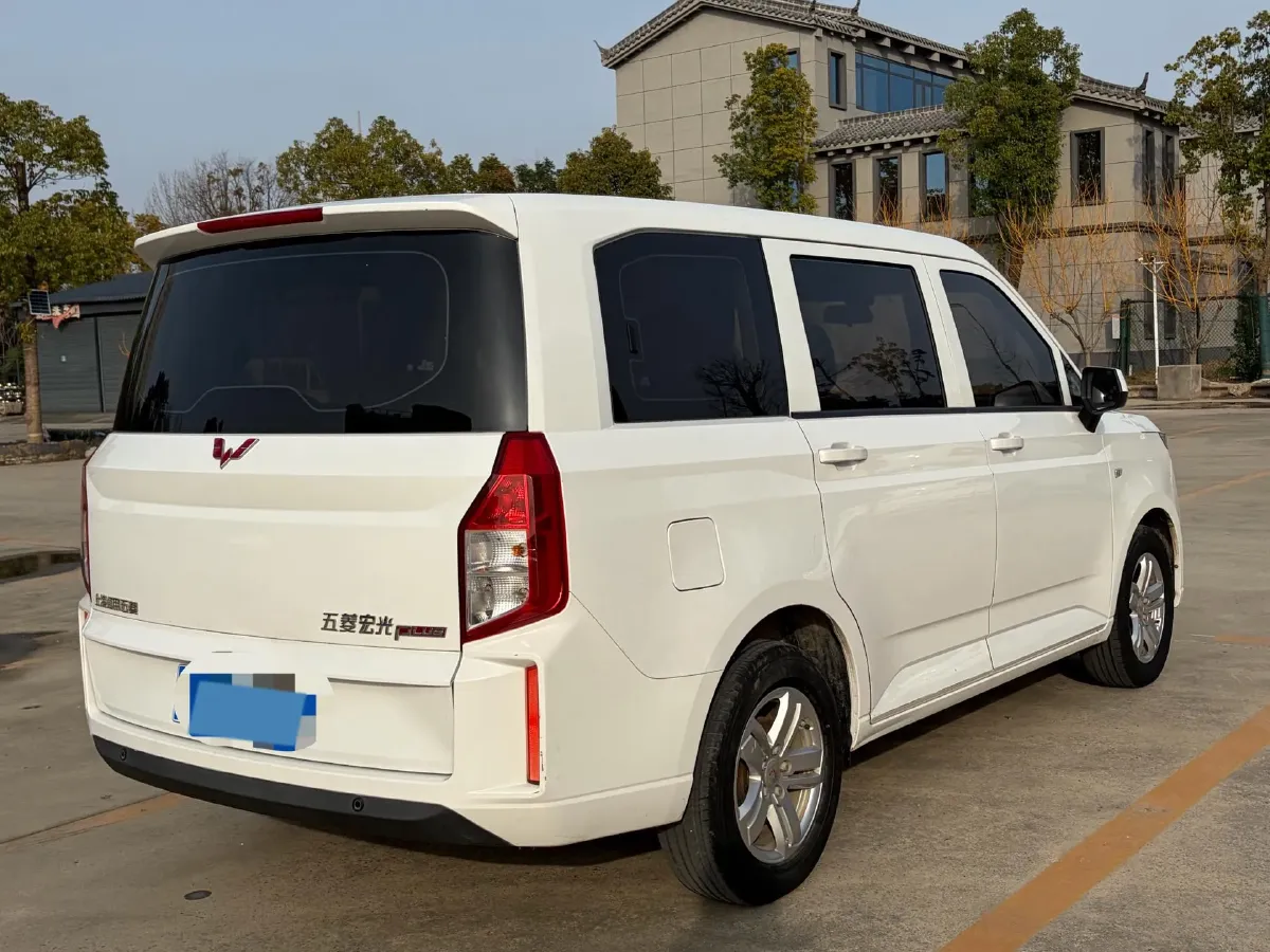 2020 WuLing HongGuang Plus 1.5L 99HP L4 6MT,autocango,china used car exporter,china ev exporter,chinese used car exporter,chinese used ev exporter