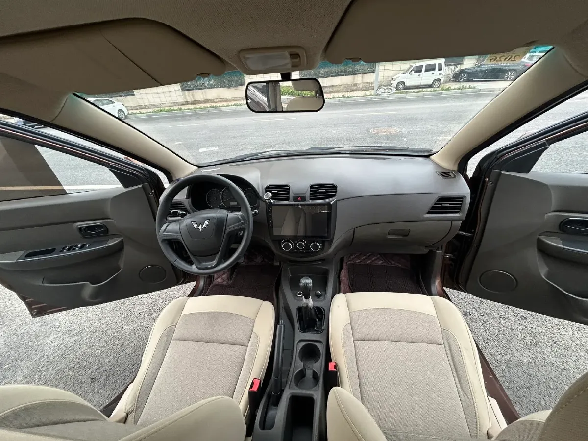 2016 WuLing HongGuang 1.5L 112HP L4 5MT,autocango,china used car exporter,china ev exporter,chinese used car exporter,chinese used ev exporter