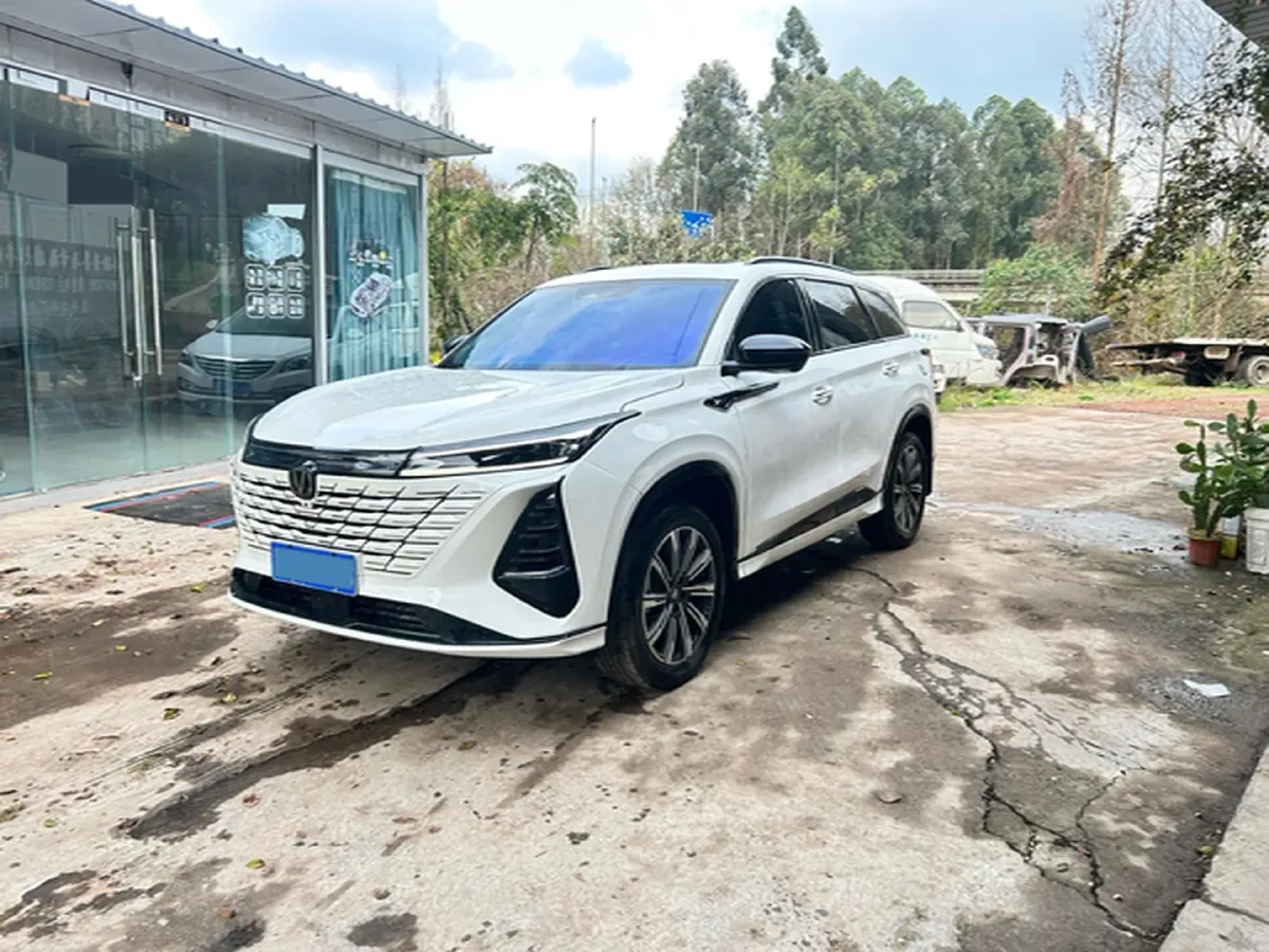 2025 ChangAn CS75 Plus 1.5T 192HP L4 8AT,autocango,china used car exporter,china ev exporter,chinese used car exporter,chinese used ev exporter