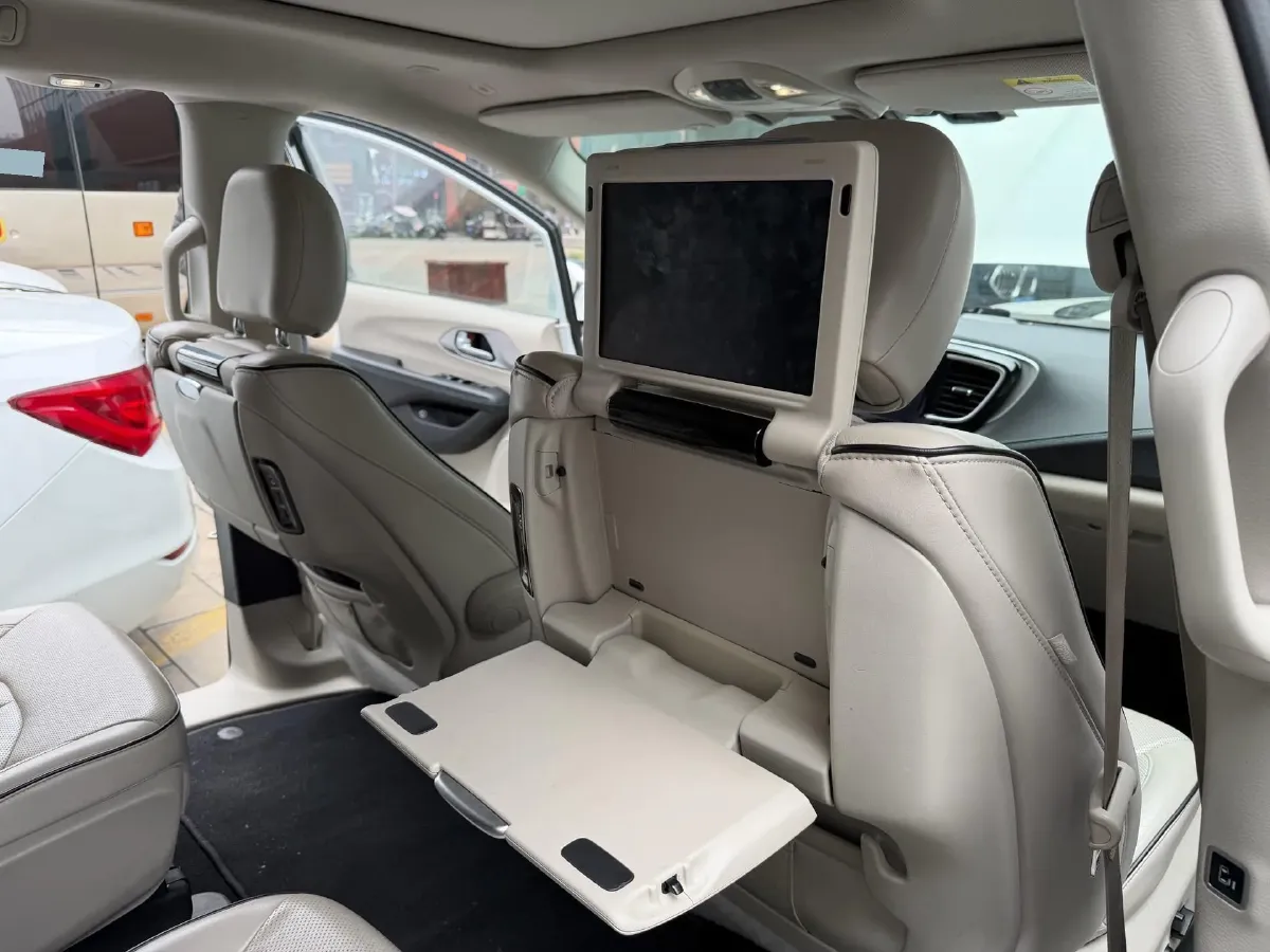 2018 Chrysler Pacifica 3.6L 245HP V6 E-CVT PHEV 16KWH,autocango,china used car exporter,china ev exporter,chinese used car exporter,chinese used ev exporter