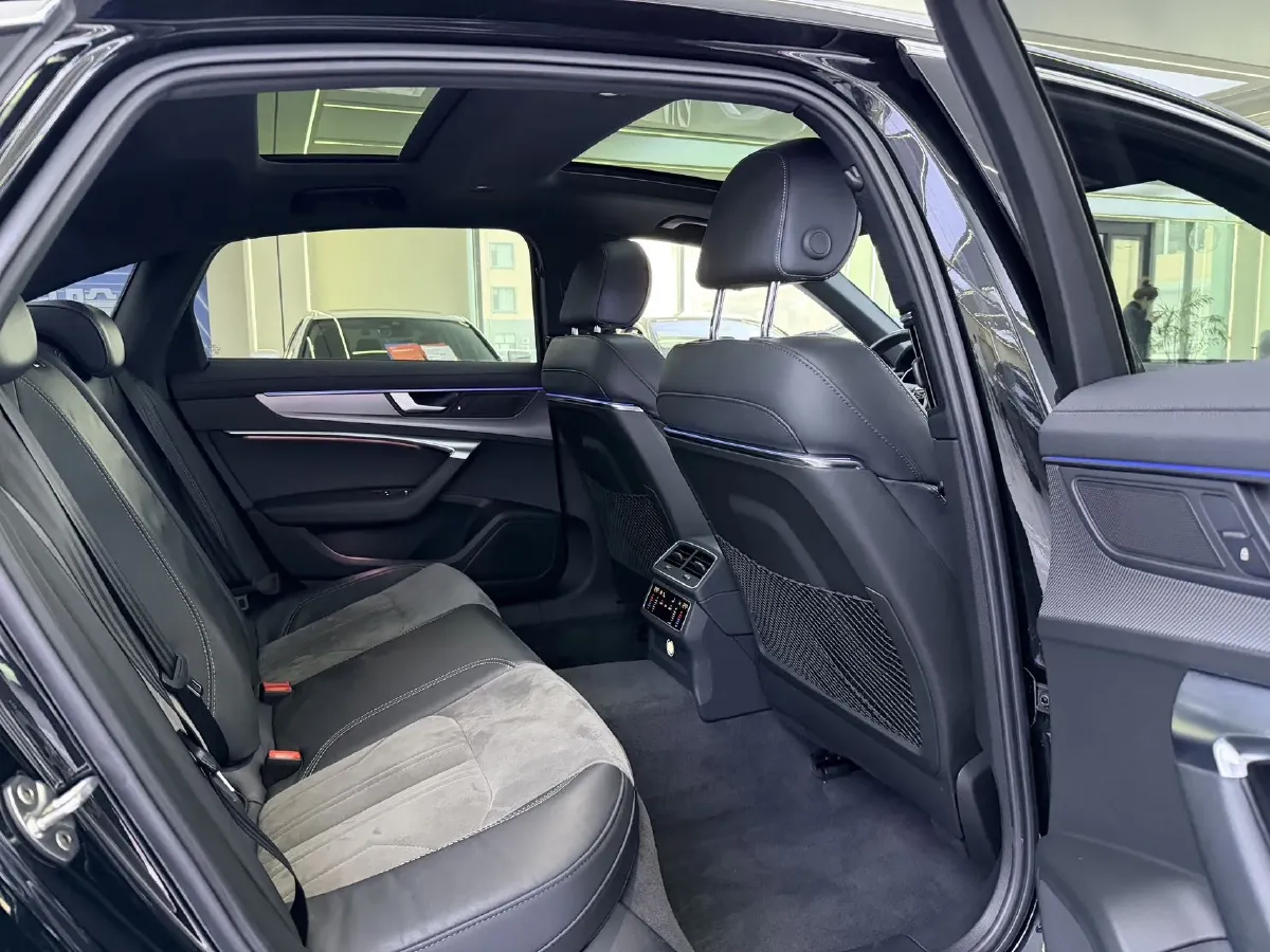 2021 Audi A6L 2.0T 224HP L4 7DCT,autocango,china used car exporter,china ev exporter,chinese used car exporter,chinese used ev exporter