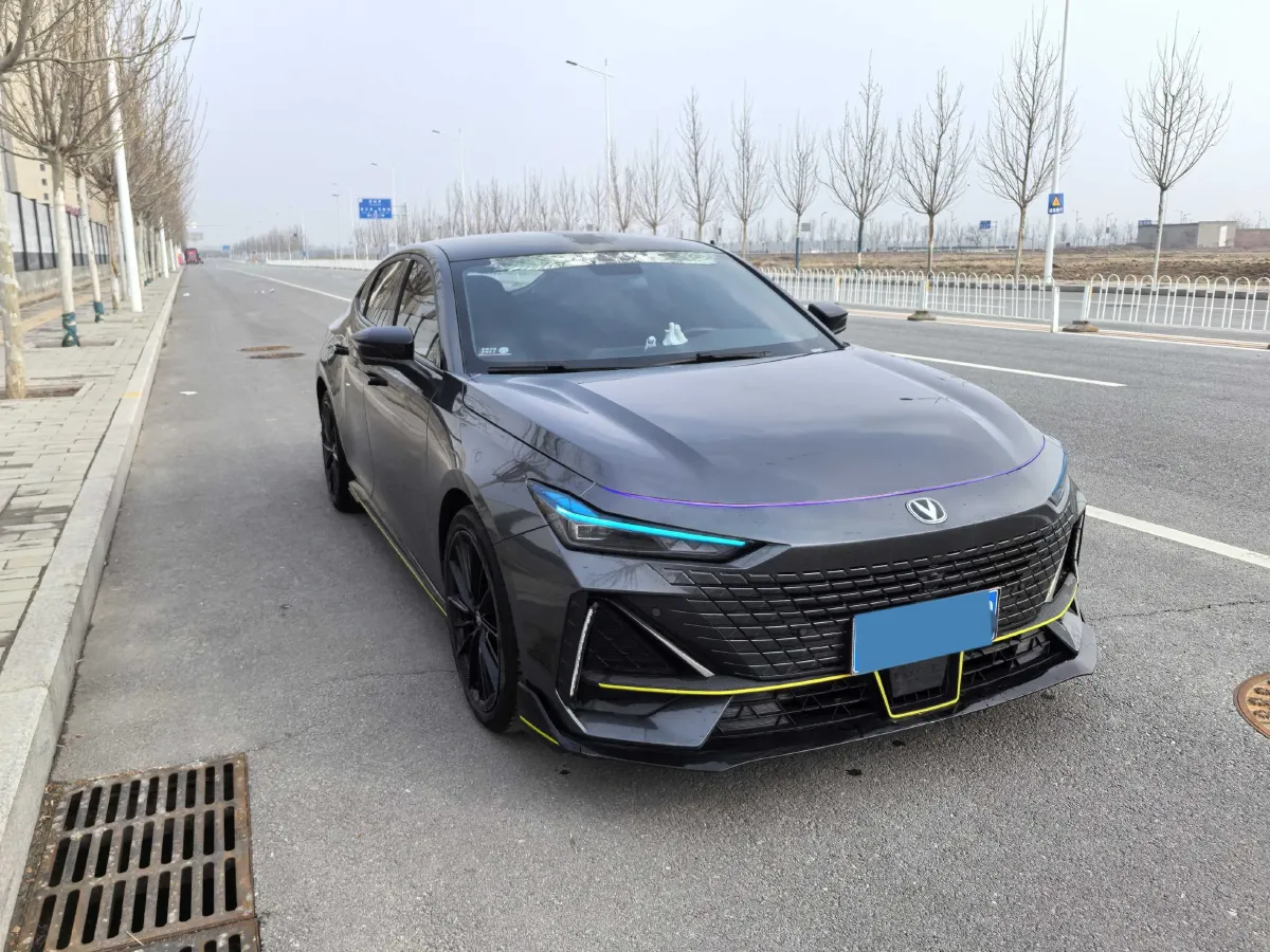 2022 ChangAn UNI-V 1.5T 188HP L4 7DCT,autocango,china used car exporter,china ev exporter,chinese used car exporter,chinese used ev exporter