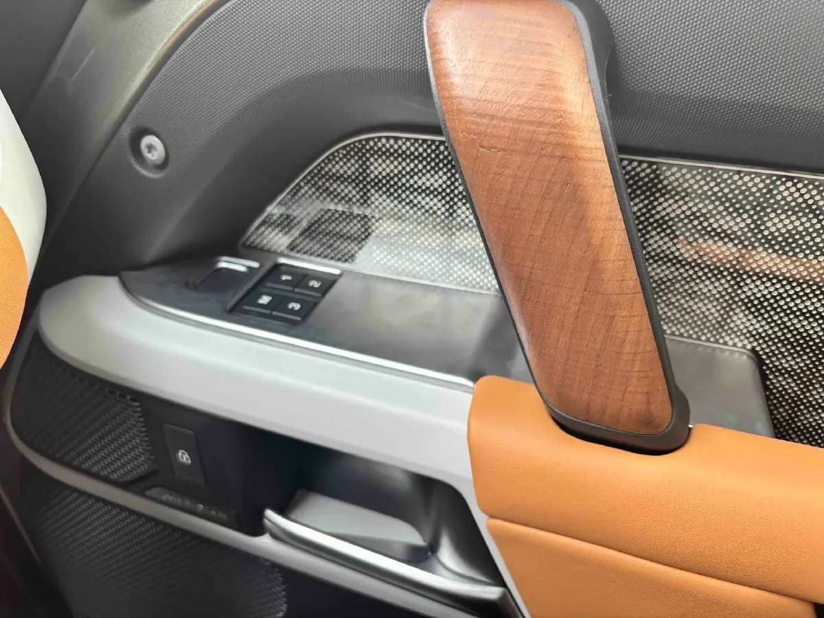 2023 Land Rover Defender 3.0T 400HP L6 8AT,autocango,china used car exporter,china ev exporter,chinese used car exporter,chinese used ev exporter