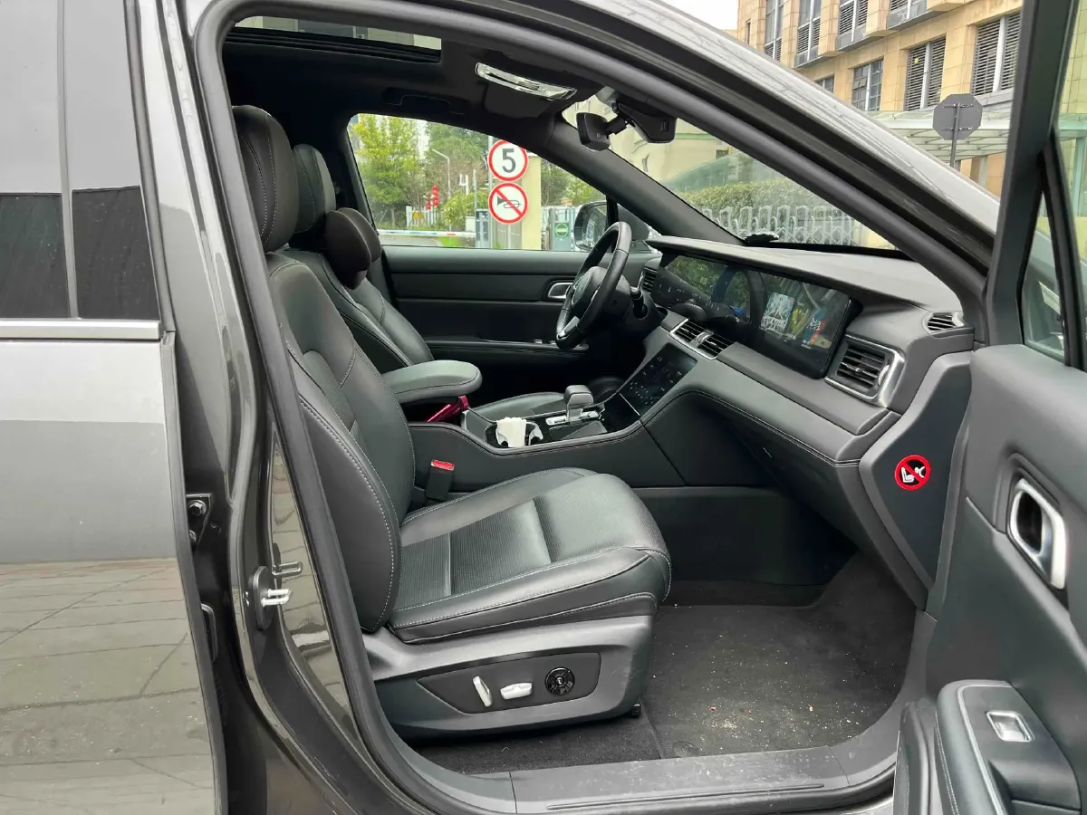 2021 Li ONE Range Extended 131HP REEV 40.5KWH,autocango,china used car exporter,china ev exporter,chinese used car exporter,chinese used ev exporter