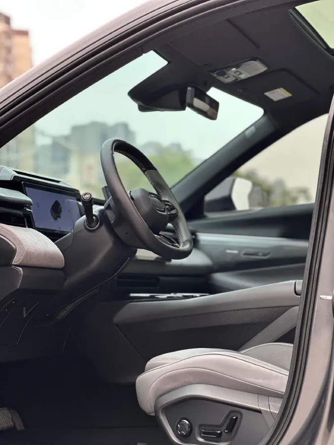 2023 LYNK&CO 08 EM-P 1.5T 163HP L4 3DHT PHEV 39.8KWH,autocango,china used car exporter,china ev exporter,chinese used car exporter,chinese used ev exporter