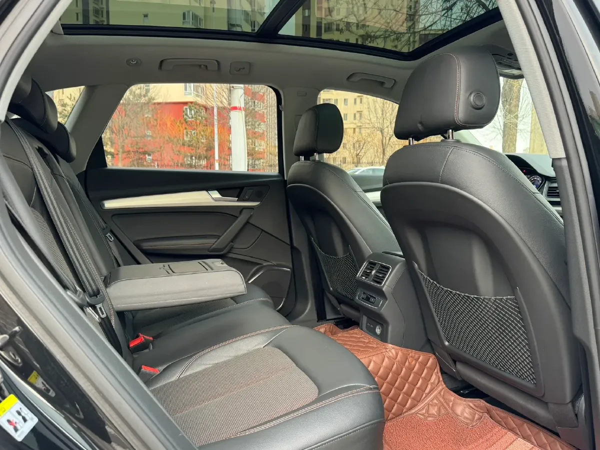 2020 Audi Q5L 2.0T 190HP L4 7DCT,autocango,china used car exporter,china ev exporter,chinese used car exporter,chinese used ev exporter