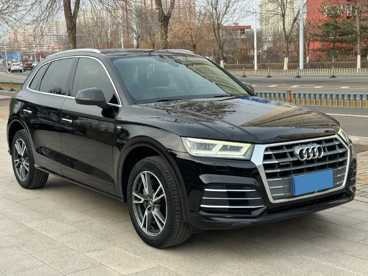 2020 Audi Q5L 2.0T 190HP L4 7DCT,autocango,china used car exporter,china ev exporter,chinese used car exporter,chinese used ev exporter