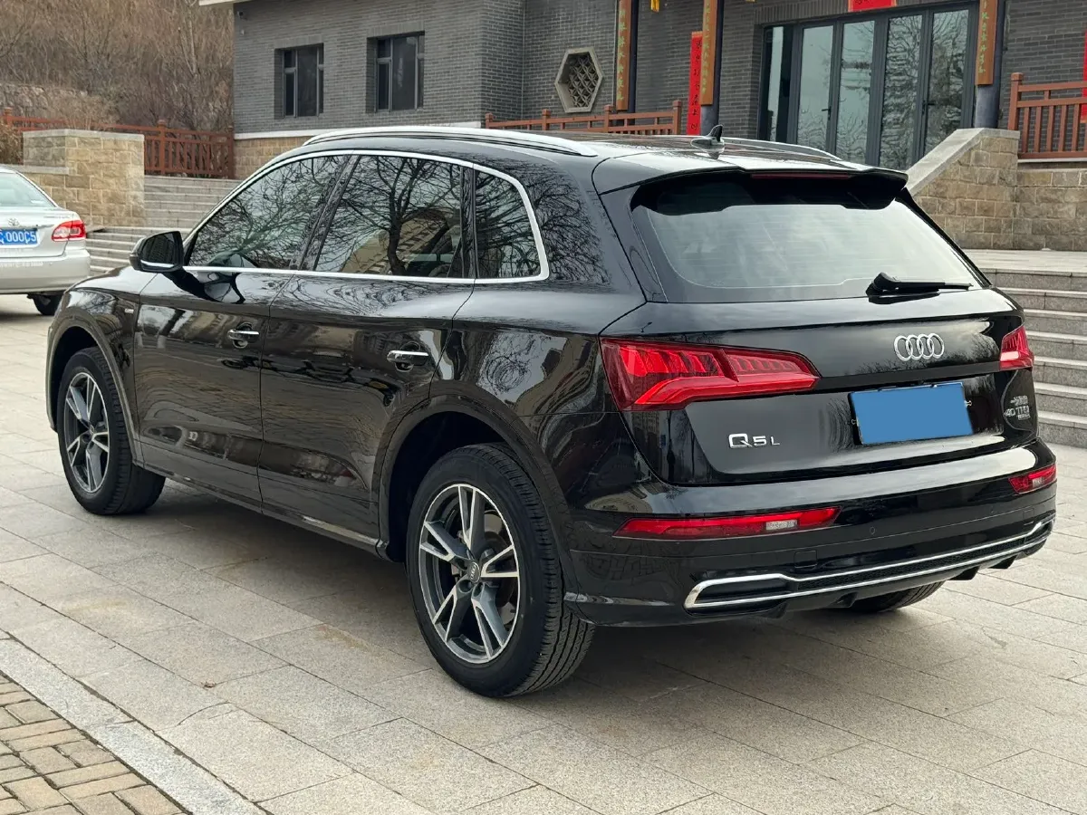 2020 Audi Q5L 2.0T 190HP L4 7DCT,autocango,china used car exporter,china ev exporter,chinese used car exporter,chinese used ev exporter