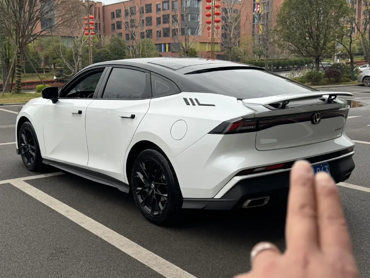 2025 ChangAn UNI-V 1.5T 192HP L4 7DCT,autocango,china used car exporter,china ev exporter,chinese used car exporter,chinese used ev exporter