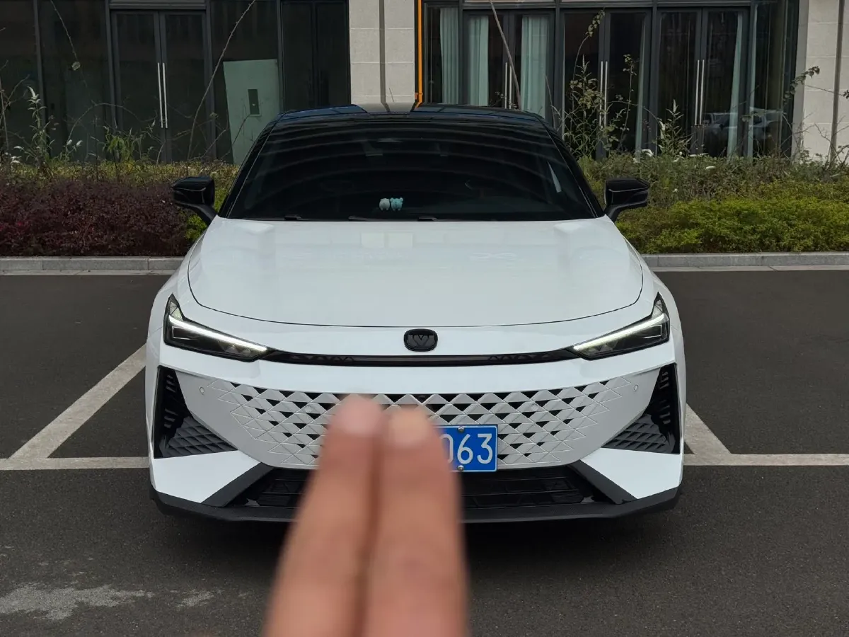 2025 ChangAn UNI-V 1.5T 192HP L4 7DCT,autocango,china used car exporter,china ev exporter,chinese used car exporter,chinese used ev exporter