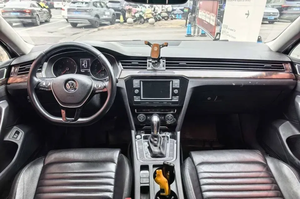 2018 Volkswagen Magotan 1.8T 180HP L4 7DCT,autocango,china used car exporter,china ev exporter,chinese used car exporter,chinese used ev exporter