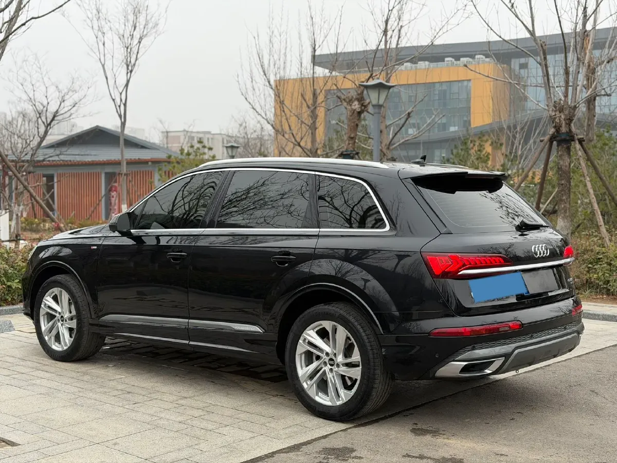 2021 Audi Q7 2.0T 245HP L4 8AT,autocango,china used car exporter,china ev exporter,chinese used car exporter,chinese used ev exporter