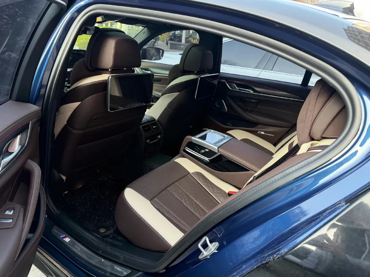 2022 BMW 5 Series 2.0T 184HP L4 8AT PHEV 17.7KWH,autocango,china used car exporter,china ev exporter,chinese used car exporter,chinese used ev exporter