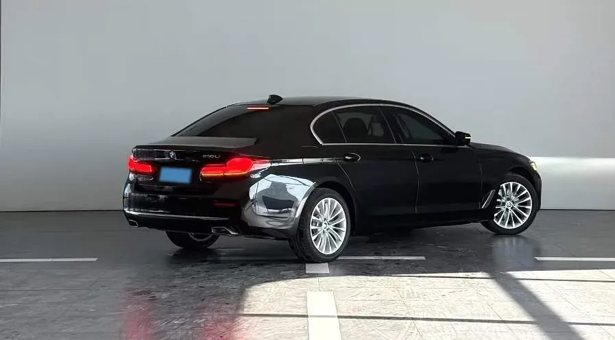 2022 BMW 5 Series 2.0T 184HP L4 8AT,autocango,china used car exporter,china ev exporter,chinese used car exporter,chinese used ev exporter