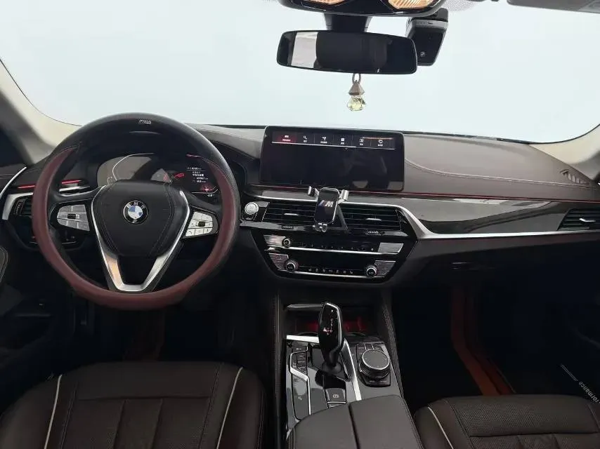 2022 BMW 5 Series 2.0T 184HP L4 8AT,autocango,china used car exporter,china ev exporter,chinese used car exporter,chinese used ev exporter