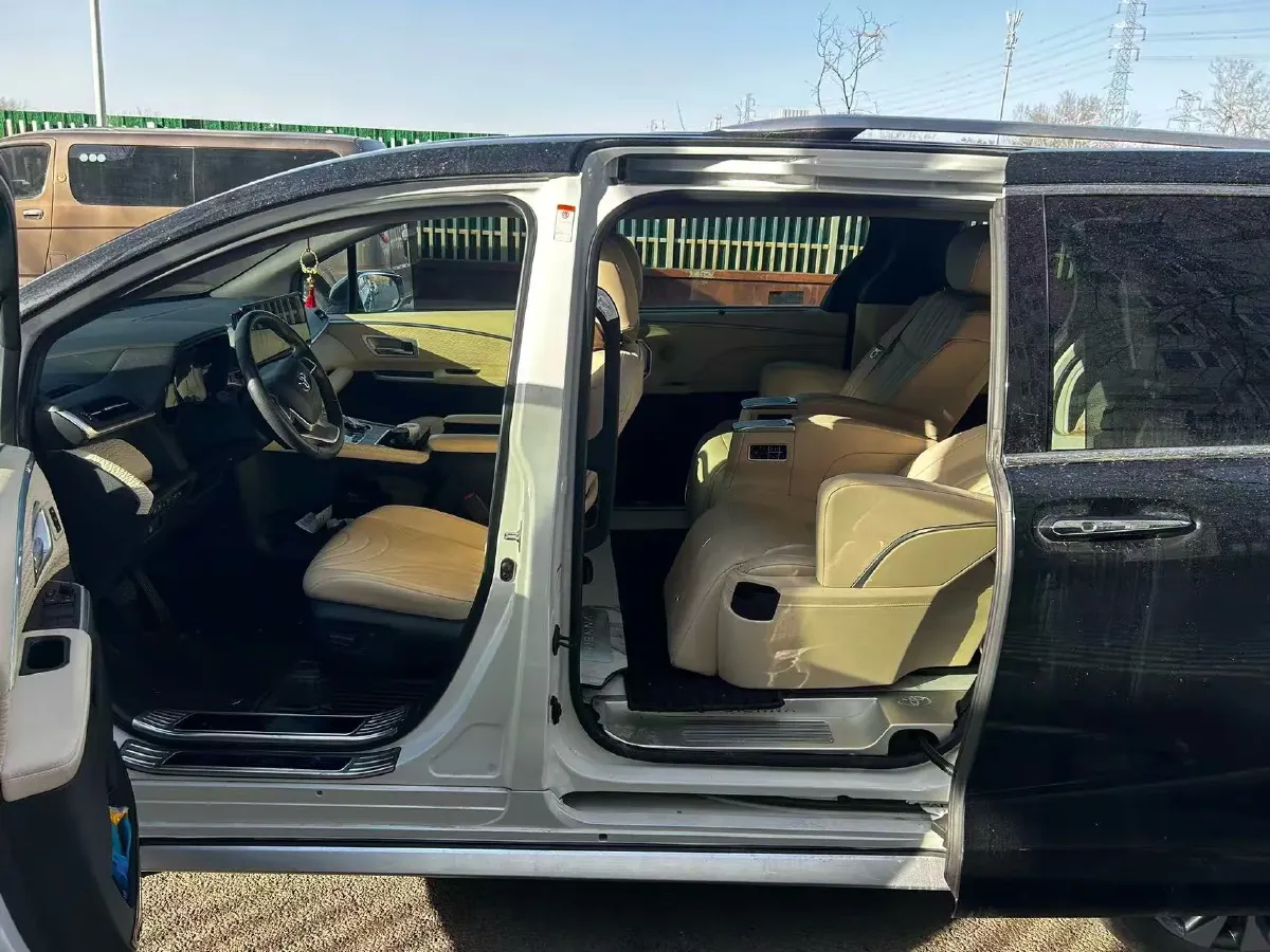 2024 Toyota Granvia 2.5L 189HP L4 E-CVT Hybrid,autocango,china used car exporter,china ev exporter,chinese used car exporter,chinese used ev exporter