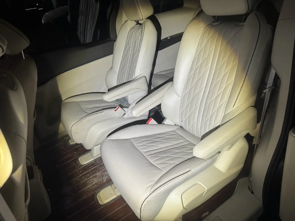 2022 Buick GL8 2.0T 237HP L4 9AT,autocango,china used car exporter,china ev exporter,chinese used car exporter,chinese used ev exporter