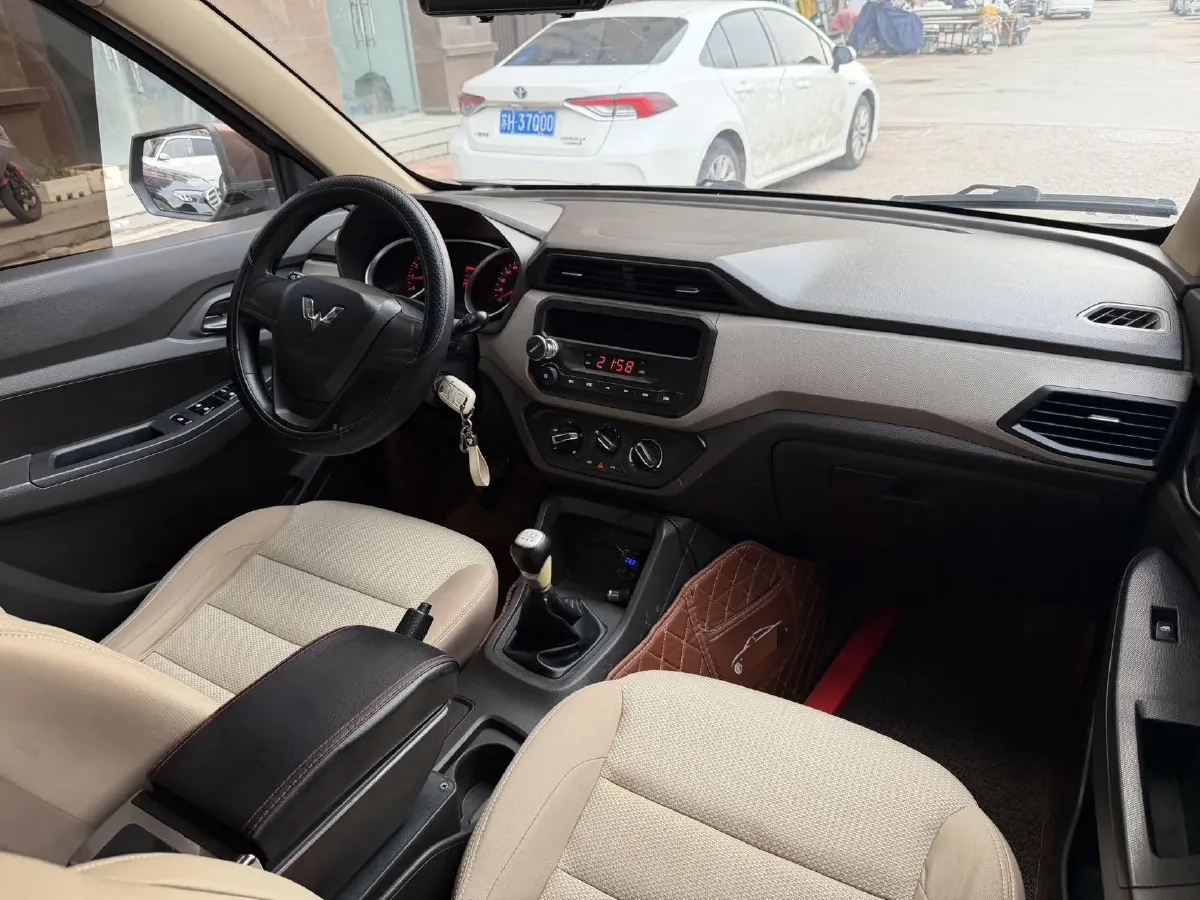 2019 WuLing HongGuang 1.5L 105HP L4 5MT,autocango,china used car exporter,china ev exporter,chinese used car exporter,chinese used ev exporter