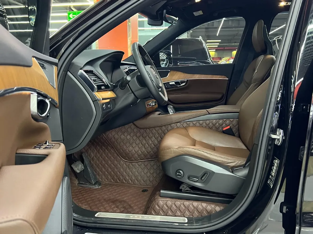 2021 Volvo XC90 2.0T 299HP L4 8AT,autocango,china used car exporter,china ev exporter,chinese used car exporter,chinese used ev exporter