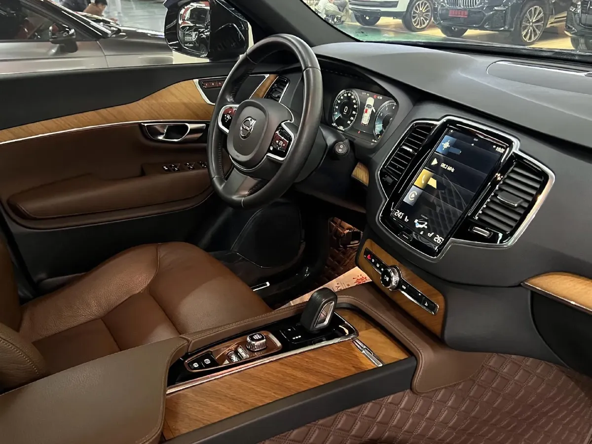 2021 Volvo XC90 2.0T 299HP L4 8AT,autocango,china used car exporter,china ev exporter,chinese used car exporter,chinese used ev exporter