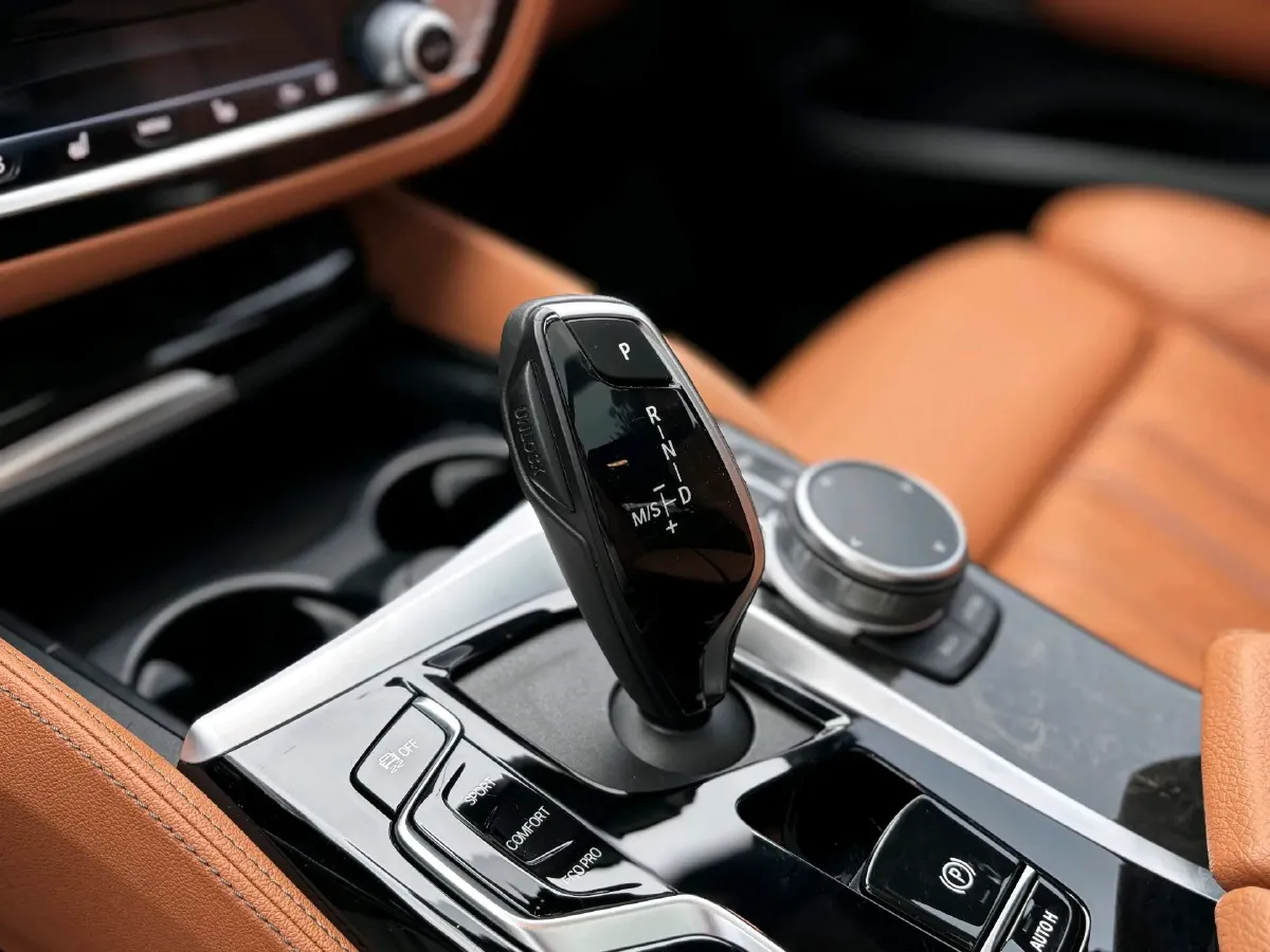 2022 BMW 6 Series GT 2.0T 245HP L4 8AT,autocango,china used car exporter,china ev exporter,chinese used car exporter,chinese used ev exporter