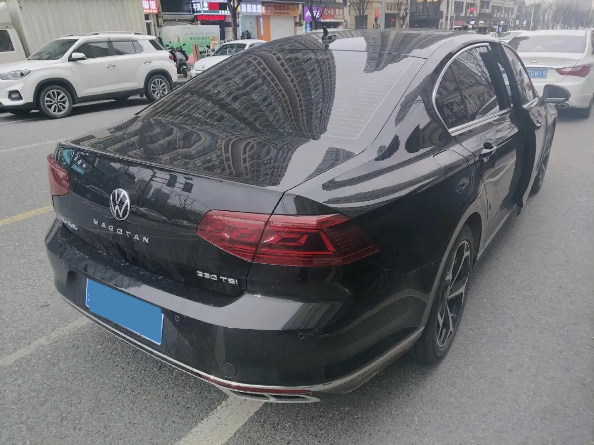 2025 Volkswagen Magotan 2.0T 186HP L4 7DCT,autocango,china used car exporter,china ev exporter,chinese used car exporter,chinese used ev exporter