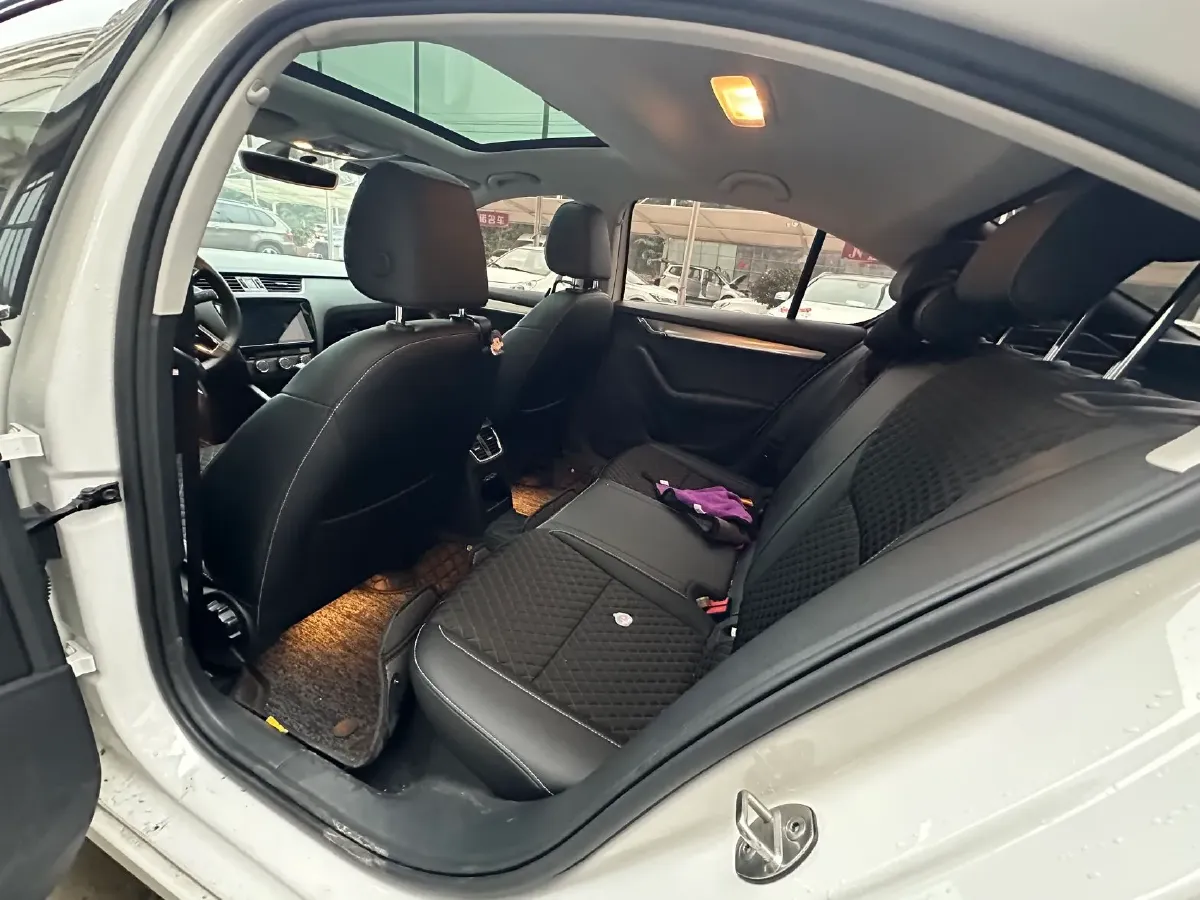 2019 Skoda Octavia 1.4T 150HP L4 7DCT,autocango,china used car exporter,china ev exporter,chinese used car exporter,chinese used ev exporter