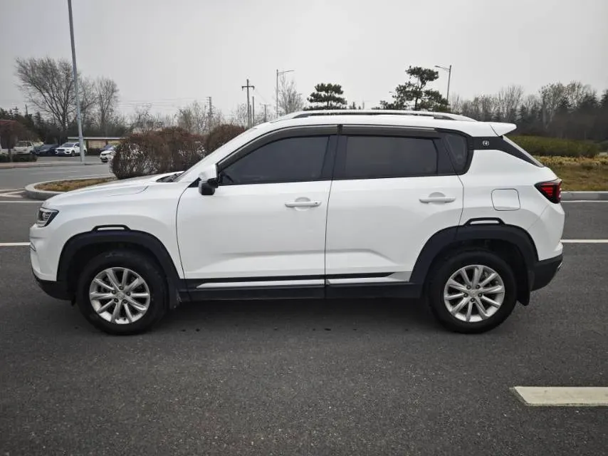 2019 ChangAn CS35 Plus 1.6L 128HP L4 5MT,autocango,china used car exporter,china ev exporter,chinese used car exporter,chinese used ev exporter