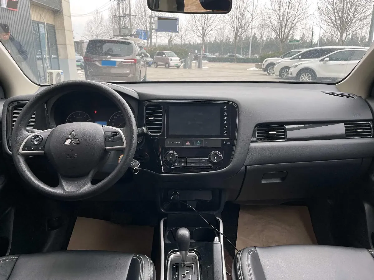 2021 Mitsubishi Outlander 2.0L 166HP L4 CVT,autocango,china used car exporter,china ev exporter,chinese used car exporter,chinese used ev exporter