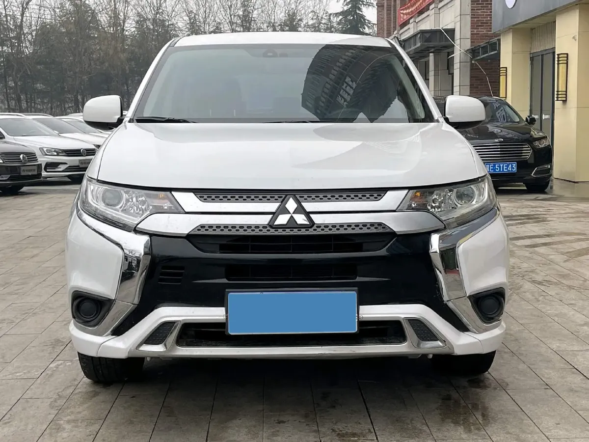 2021 Mitsubishi Outlander 2.0L 166HP L4 CVT,autocango,china used car exporter,china ev exporter,chinese used car exporter,chinese used ev exporter